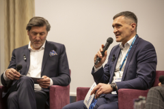 V9B9734